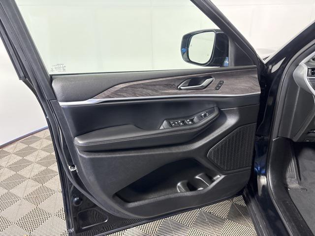 used 2023 Jeep Grand Cherokee car, priced at $29,344