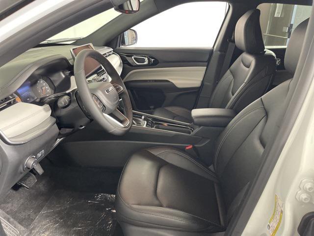 new 2025 Jeep Compass car, priced at $30,250
