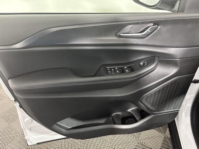 new 2025 Jeep Grand Cherokee car, priced at $40,546