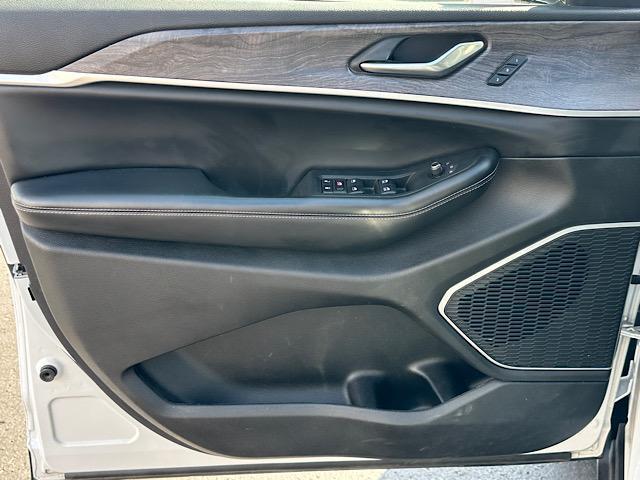 used 2022 Jeep Grand Cherokee car, priced at $29,995