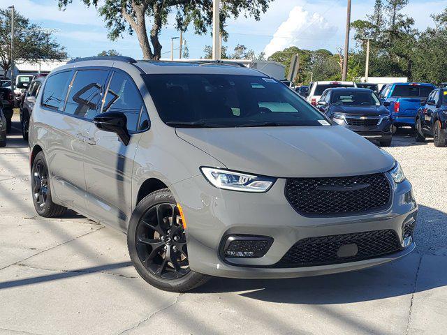 new 2025 Chrysler Pacifica car, priced at $51,760