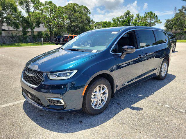 new 2025 Chrysler Pacifica car, priced at $39,102