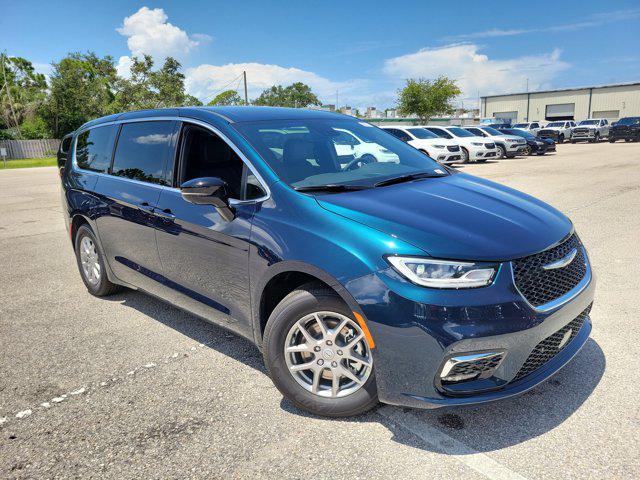 new 2025 Chrysler Pacifica car, priced at $39,102