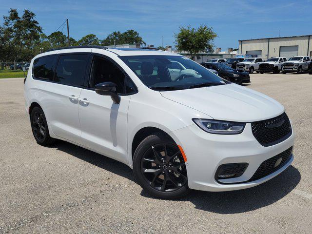new 2025 Chrysler Pacifica car, priced at $45,949