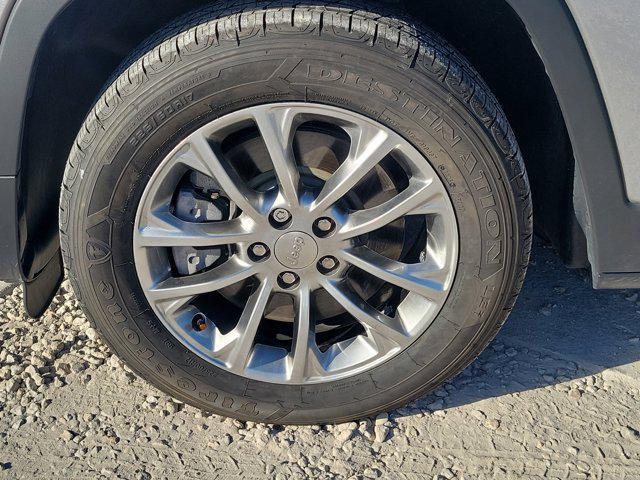 used 2019 Jeep Cherokee car, priced at $14,795