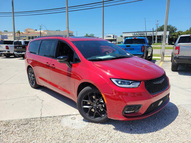 new 2025 Chrysler Pacifica car, priced at $46,357
