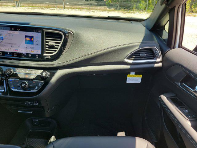 new 2025 Chrysler Pacifica car, priced at $37,254