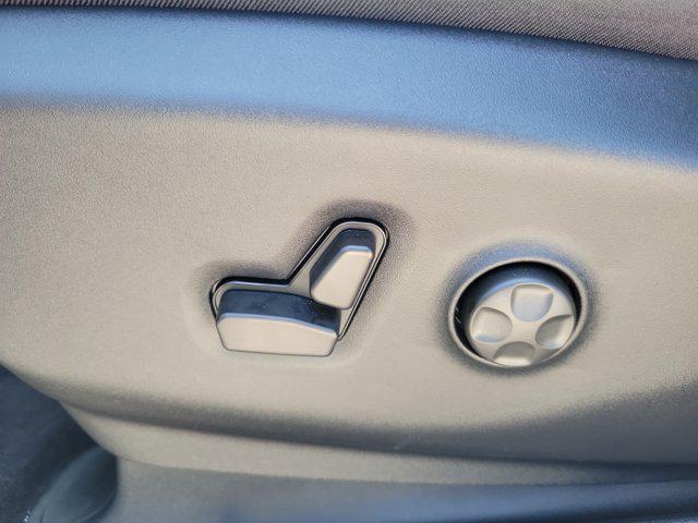 new 2025 Chrysler Pacifica car, priced at $37,254