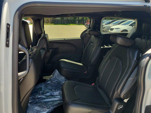 new 2025 Chrysler Pacifica car, priced at $37,254
