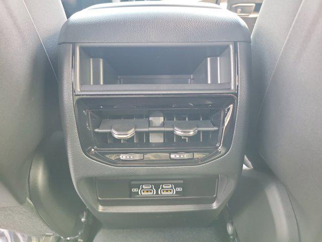 new 2025 Jeep Grand Cherokee car, priced at $35,870