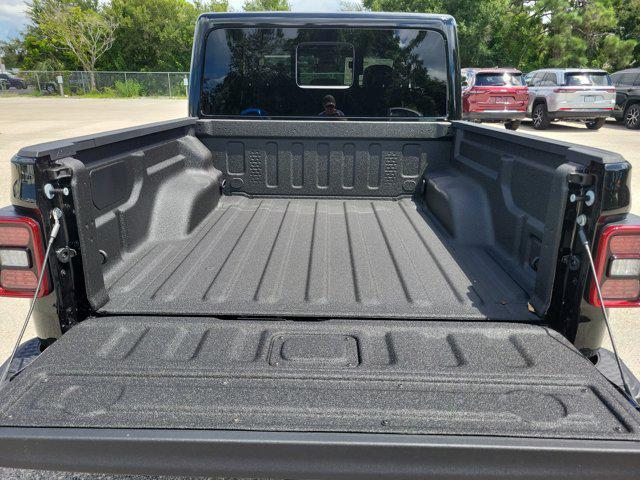 new 2025 Jeep Gladiator car, priced at $42,576