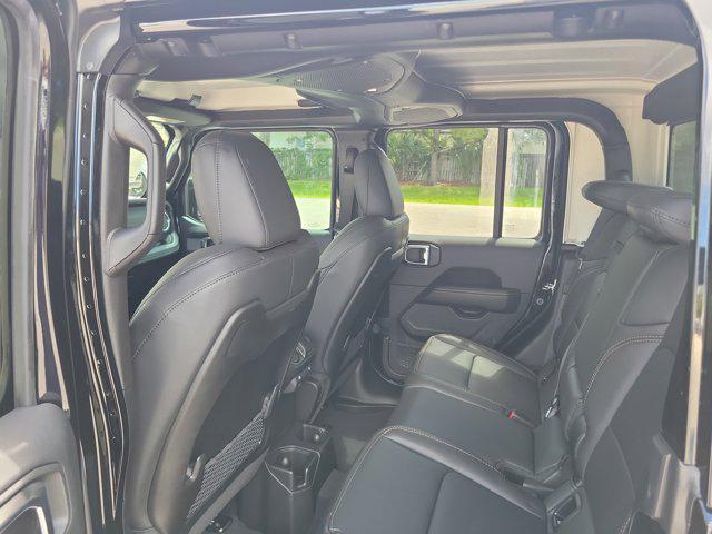 new 2025 Jeep Gladiator car, priced at $42,576