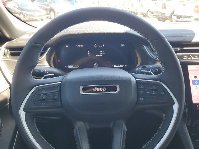 new 2025 Jeep Grand Cherokee car, priced at $40,690