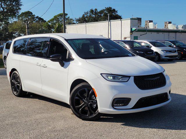 new 2026 Chrysler Pacifica car, priced at $38,928