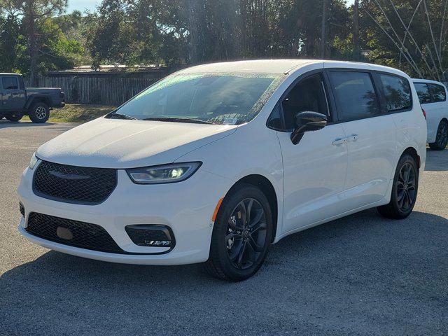 new 2026 Chrysler Pacifica car, priced at $38,928