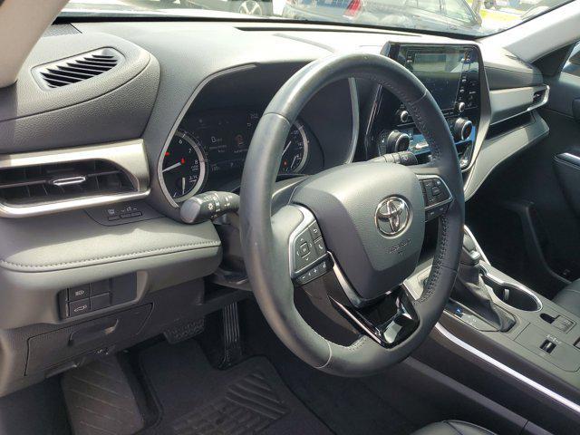 used 2021 Toyota Highlander car, priced at $28,649