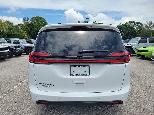 new 2024 Chrysler Pacifica car, priced at $39,987