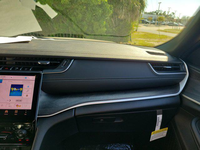 new 2025 Jeep Grand Cherokee car, priced at $35,354