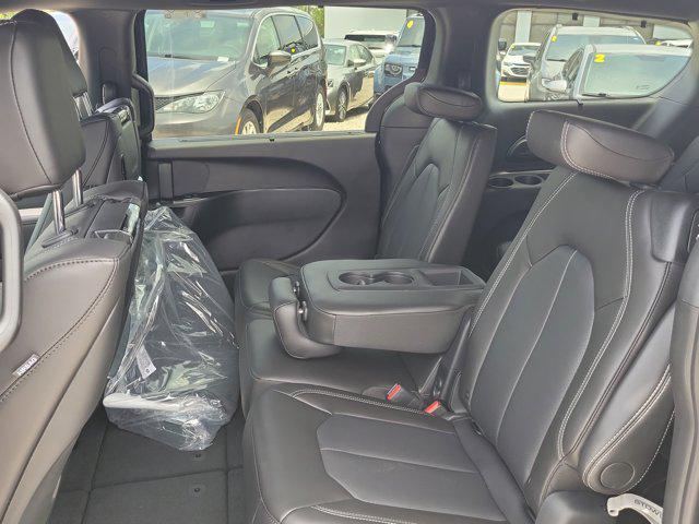 new 2025 Chrysler Pacifica car, priced at $43,016