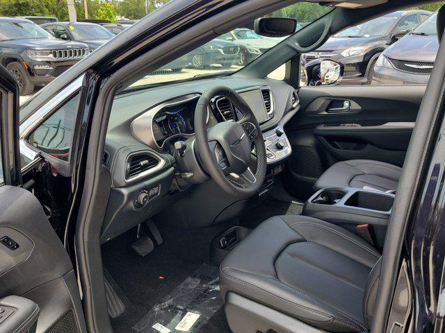 new 2025 Chrysler Pacifica car, priced at $43,016