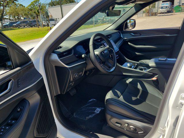 new 2025 Jeep Grand Cherokee car, priced at $38,040