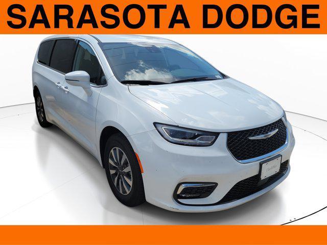 used 2022 Chrysler Pacifica Hybrid car, priced at $25,546