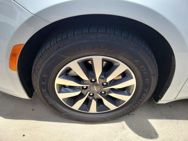 used 2022 Chrysler Pacifica Hybrid car, priced at $25,546