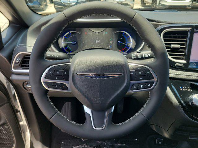 new 2025 Chrysler Pacifica Hybrid car, priced at $42,734