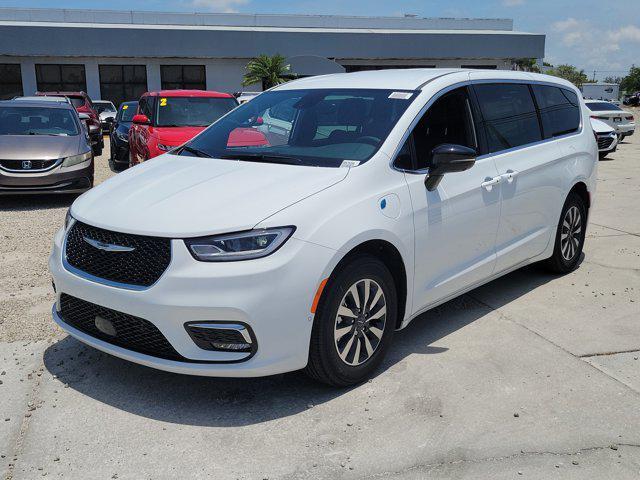 new 2025 Chrysler Pacifica Hybrid car, priced at $42,734