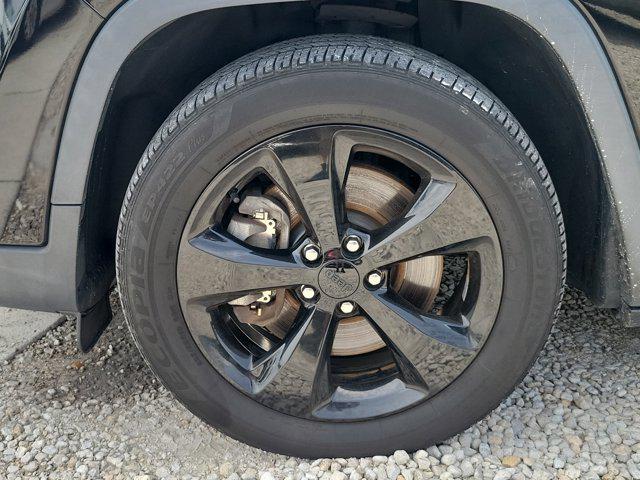 used 2019 Jeep Cherokee car, priced at $16,433