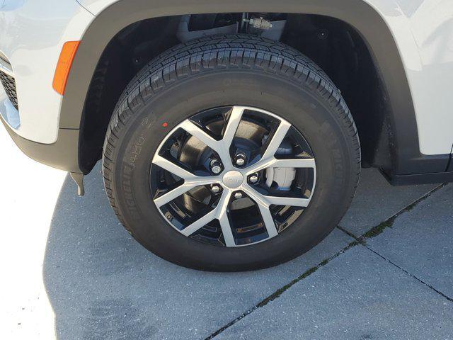 new 2025 Jeep Grand Cherokee car, priced at $39,445