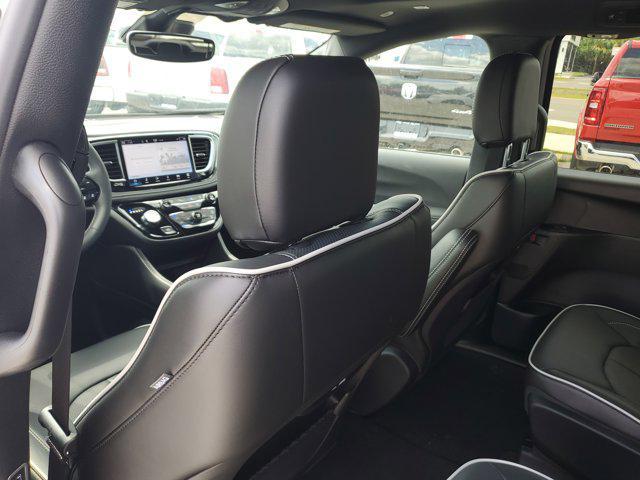 new 2025 Chrysler Pacifica Hybrid car, priced at $48,467