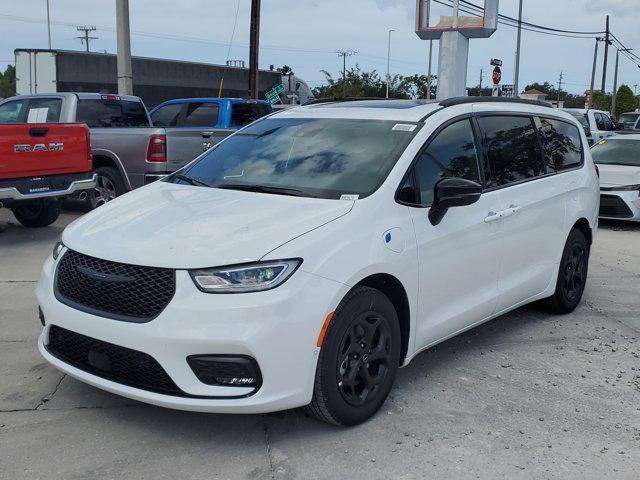 new 2025 Chrysler Pacifica Hybrid car, priced at $48,467