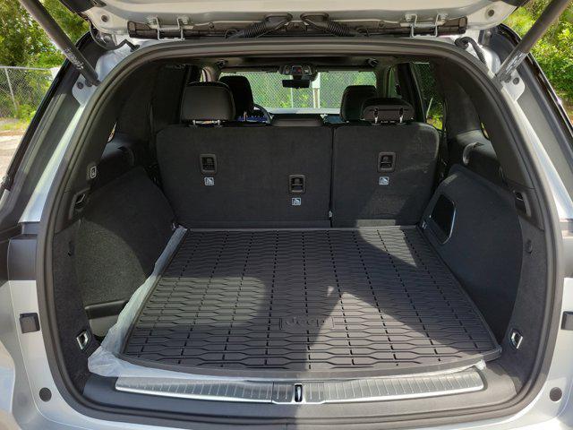 new 2025 Jeep Grand Cherokee car, priced at $59,942