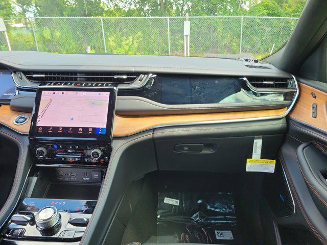 new 2025 Jeep Grand Cherokee car, priced at $59,942