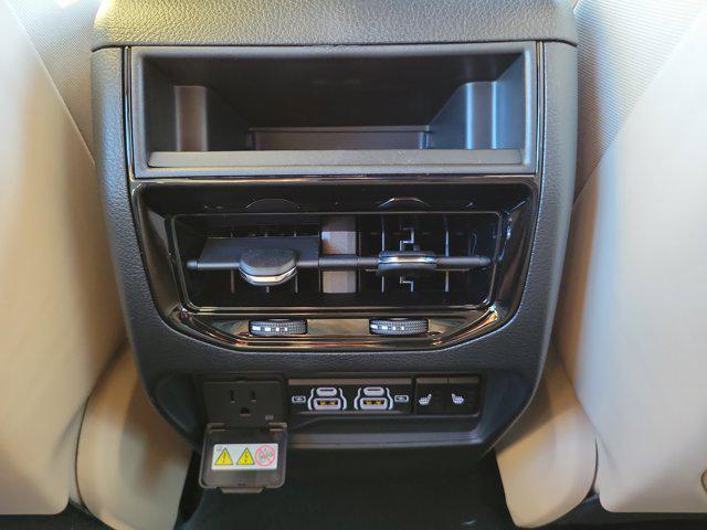 new 2025 Jeep Grand Cherokee car, priced at $37,129