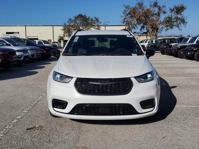 new 2024 Chrysler Pacifica car, priced at $37,522