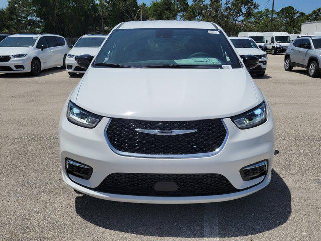new 2025 Chrysler Pacifica car, priced at $41,087