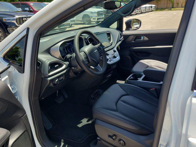 new 2025 Chrysler Pacifica car, priced at $41,087