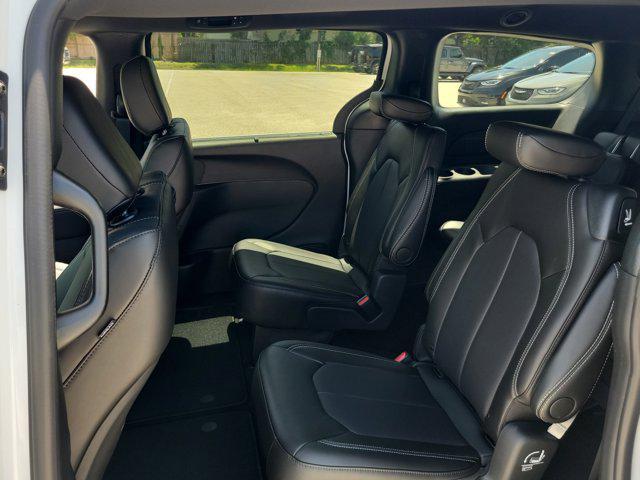new 2025 Chrysler Pacifica car, priced at $41,087