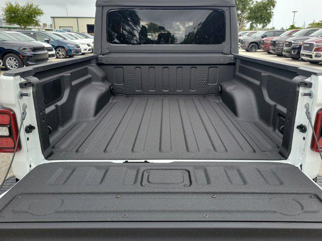 new 2025 Jeep Gladiator car, priced at $46,704