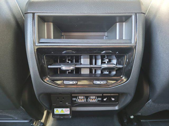 new 2025 Jeep Grand Cherokee car, priced at $39,054