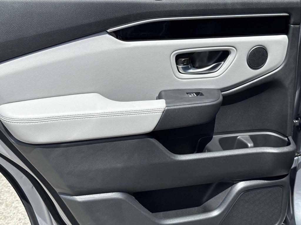new 2025 Honda Pilot car, priced at $44,995