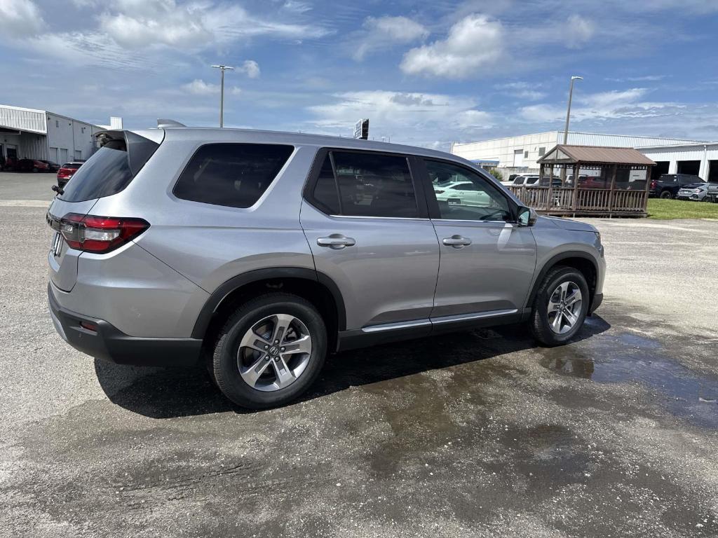 new 2025 Honda Pilot car, priced at $44,995
