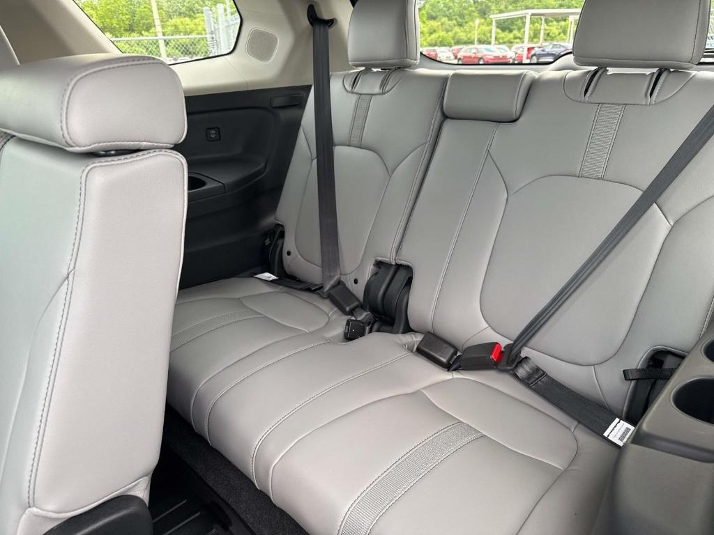 new 2025 Honda Pilot car, priced at $48,950