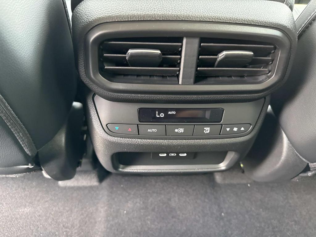 new 2025 Honda Pilot car, priced at $48,950