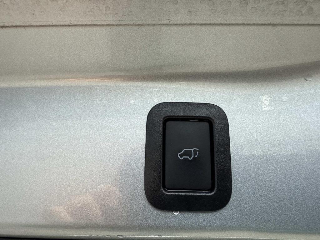 used 2018 Toyota Highlander car, priced at $26,995