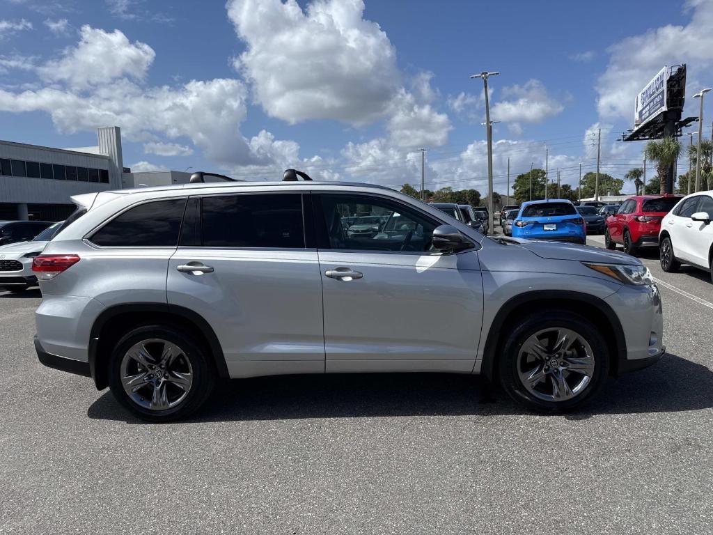 used 2018 Toyota Highlander car, priced at $26,995