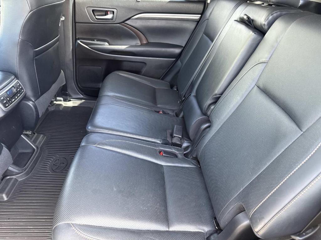 used 2018 Toyota Highlander car, priced at $26,995