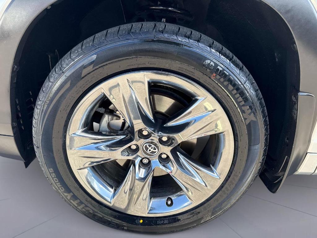 used 2018 Toyota Highlander car, priced at $24,995